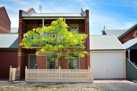Turner Terrace - Goulburn Accommodation 0