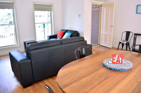 Turner Terrace - Goulburn Accommodation 5