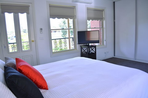 Turner Terrace - Goulburn Accommodation 13