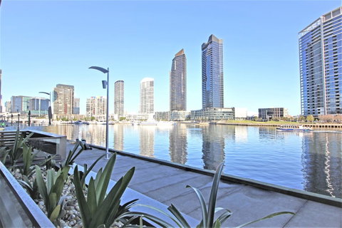 Auzzie Apartments Docklands, Melbourne - Goulburn Accommodation 13
