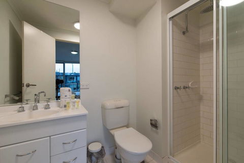 St Kilda Road Park View 3 Bedroom Luxury Apartment - Goulburn Accommodation 8
