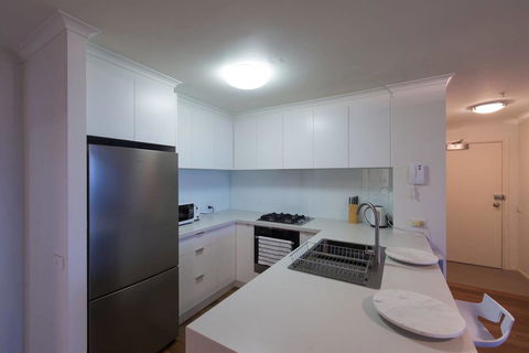 St Kilda Road Park View 3 Bedroom Luxury Apartment - Goulburn Accommodation 2