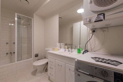 St Kilda Road Park View 3 Bedroom Luxury Apartment - Goulburn Accommodation 7