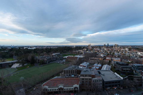 St Kilda Road Park View 3 Bedroom Luxury Apartment - Goulburn Accommodation 10