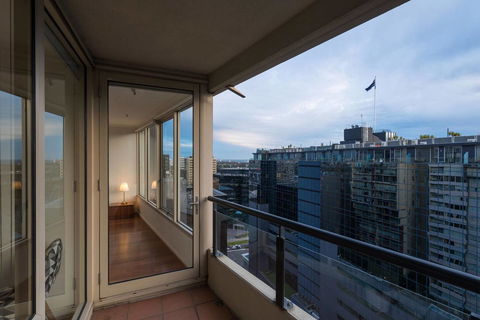 St Kilda Road Park View 3 Bedroom Luxury Apartment - Goulburn Accommodation 9