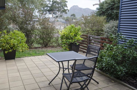 Corrugated Cottage - Goulburn Accommodation 10