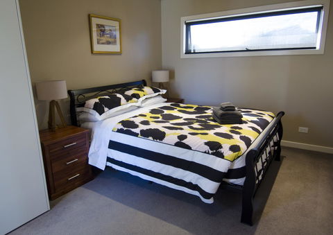 Corrugated Cottage - Goulburn Accommodation 20