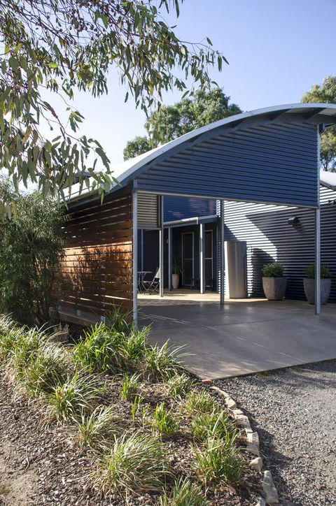 Corrugated Cottage - Goulburn Accommodation 2