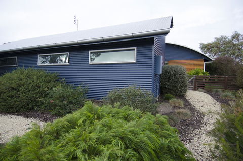 Corrugated Cottage - Goulburn Accommodation 12