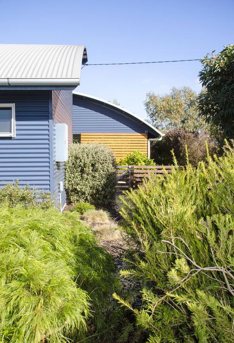 Corrugated Cottage - Goulburn Accommodation 15