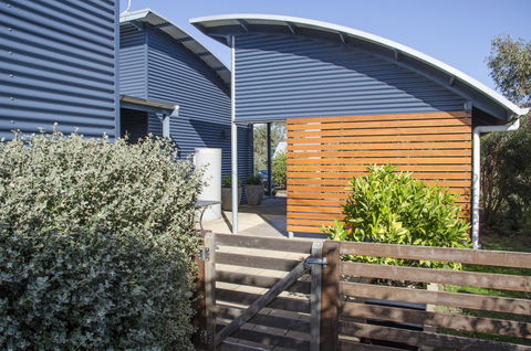 Corrugated Cottage - Goulburn Accommodation 14