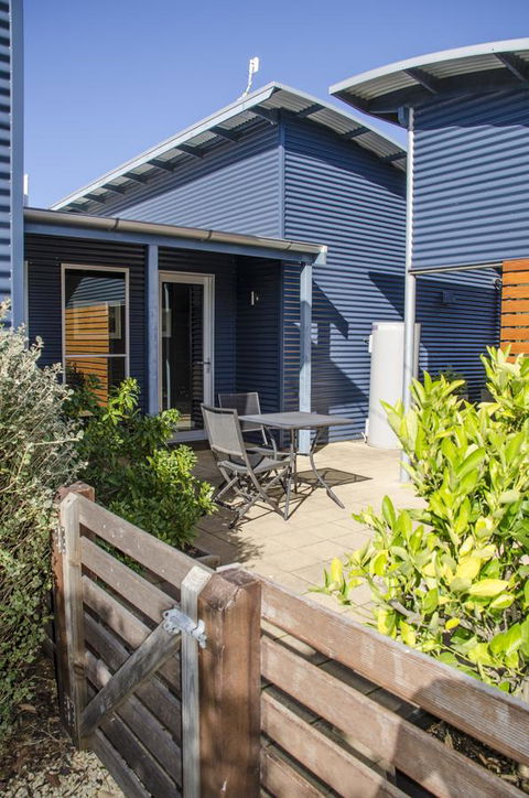 Corrugated Cottage - Goulburn Accommodation 11