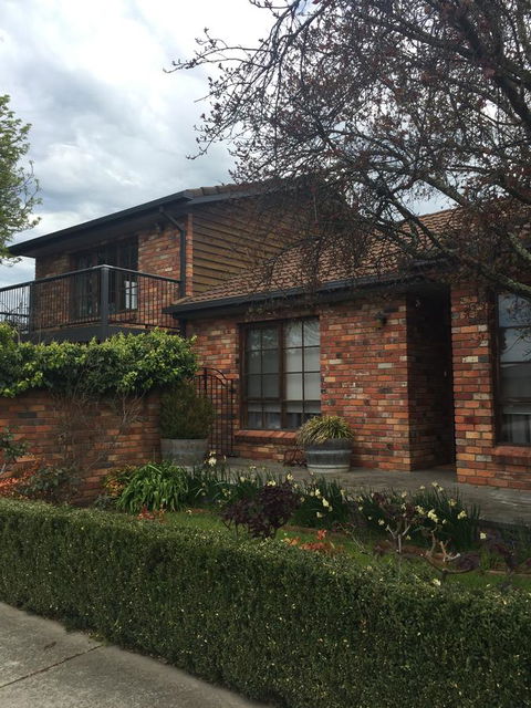Bricks And Roses - Goulburn Accommodation 0