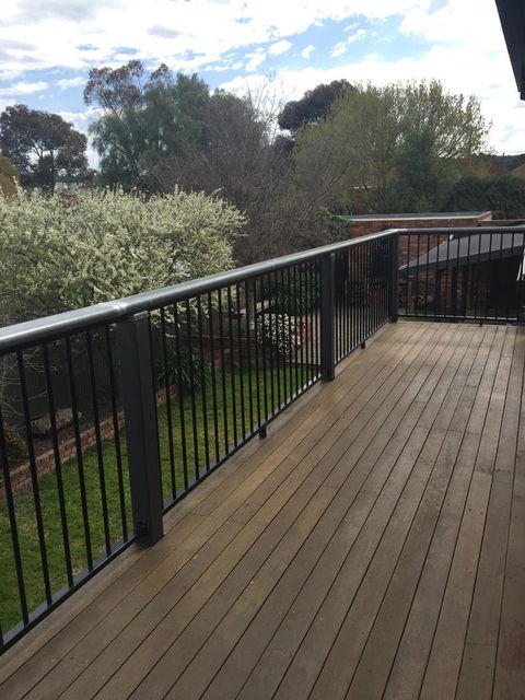 Bricks And Roses - Goulburn Accommodation 5