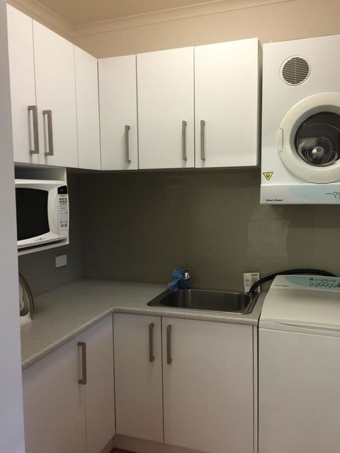 Bricks And Roses - Goulburn Accommodation 19