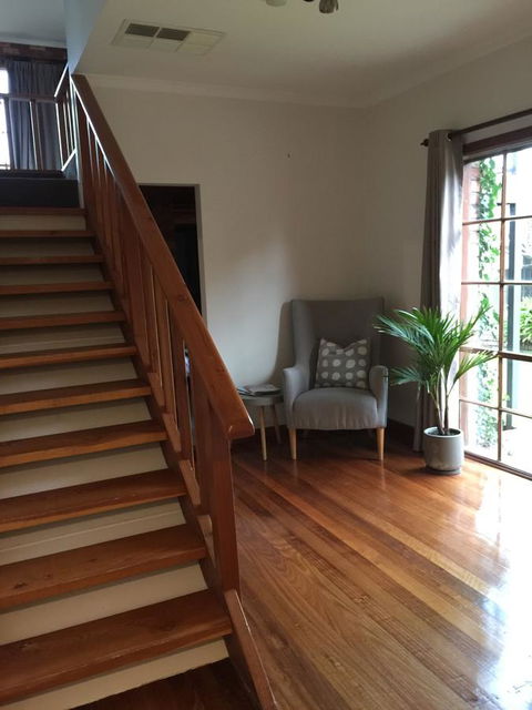 Bricks And Roses - Goulburn Accommodation 13