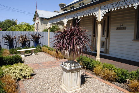 Sabina On Little Myers - Goulburn Accommodation 7