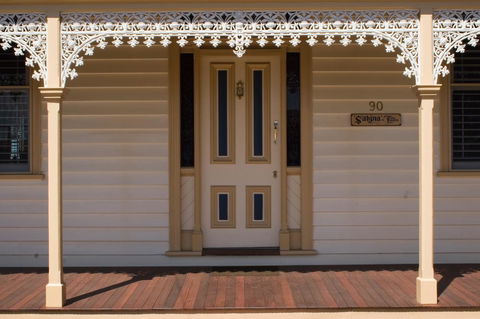 Sabina On Little Myers - Goulburn Accommodation 3
