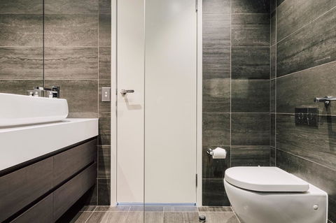 Docklands Waterfront Luxury Villa - Goulburn Accommodation 20
