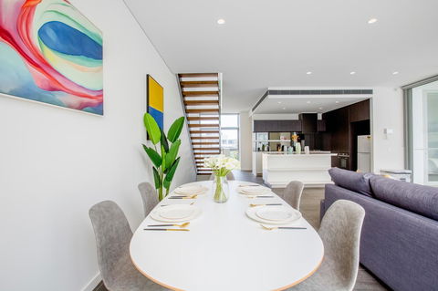 Docklands Waterfront Luxury Villa - Goulburn Accommodation 6