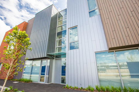 Docklands Waterfront Luxury Villa - Goulburn Accommodation 0