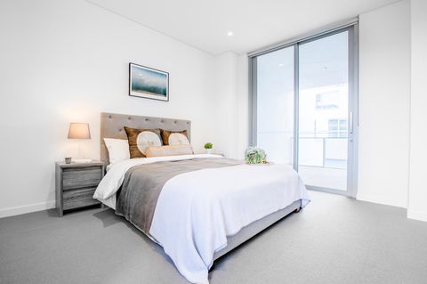 Docklands Waterfront Luxury Villa - Goulburn Accommodation 25
