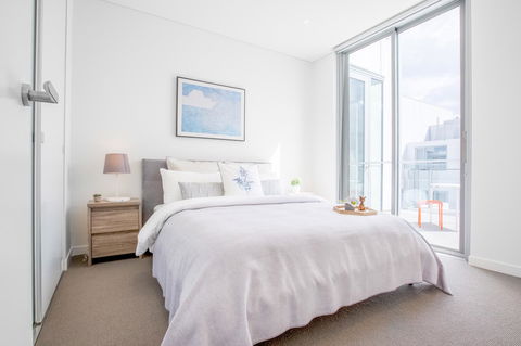 Docklands Waterfront Luxury Villa - Goulburn Accommodation 23