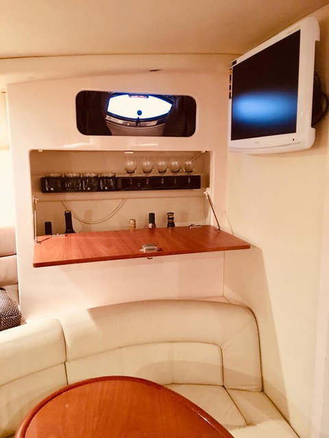 Luxury On The Water (Private Luxurious Boat) - Goulburn Accommodation 4