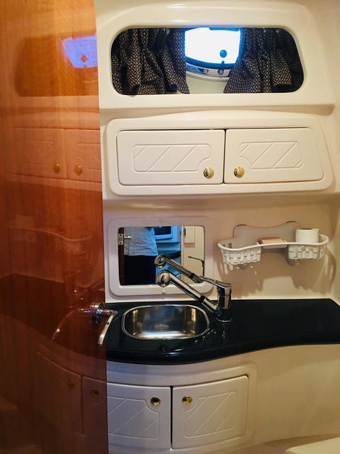 Luxury On The Water (Private Luxurious Boat) - Goulburn Accommodation 5