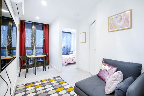 The Vision Apartment - Unbeatable Skyline View - Goulburn Accommodation 2