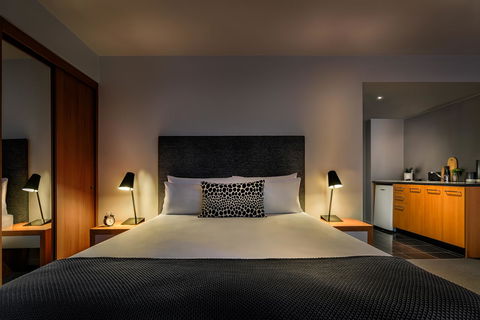 Punthill Apartment Hotel - Little Bourke - Goulburn Accommodation 4