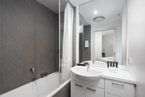 Dockland Kings Lucky 805 - Goulburn Accommodation 3