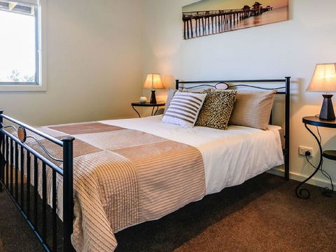 Saltwater Breeze Retreat - Goulburn Accommodation 18