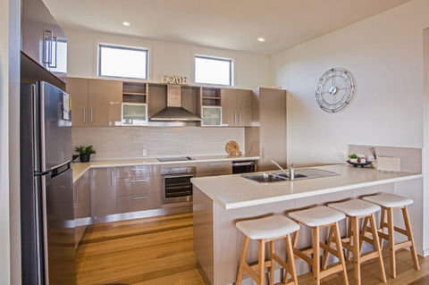 Saltwater Breeze Retreat - Goulburn Accommodation 9