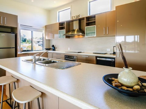 Saltwater Breeze Retreat - Goulburn Accommodation 10
