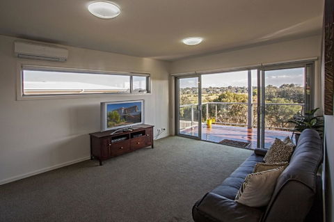 Saltwater Breeze Retreat - Goulburn Accommodation 22