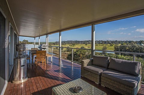 Saltwater Breeze Retreat - Goulburn Accommodation 7