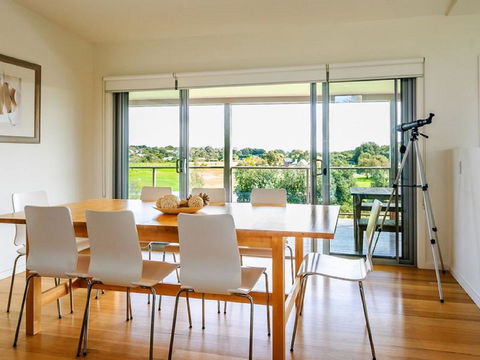 Saltwater Breeze Retreat - Goulburn Accommodation 12