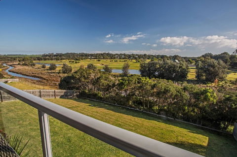 Saltwater Breeze Retreat - Goulburn Accommodation 8
