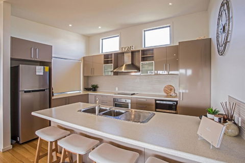 Saltwater Breeze Retreat - Goulburn Accommodation 2