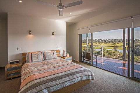 Saltwater Breeze Retreat - Goulburn Accommodation 15