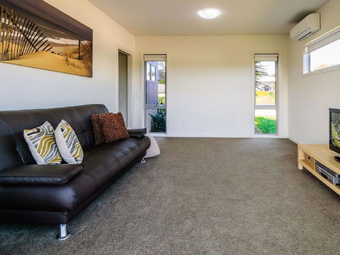 Saltwater Breeze Retreat - Goulburn Accommodation 23