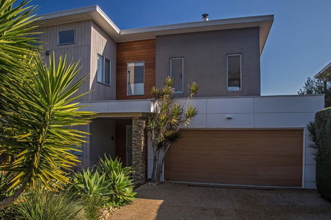 Saltwater Breeze Retreat - Goulburn Accommodation 0
