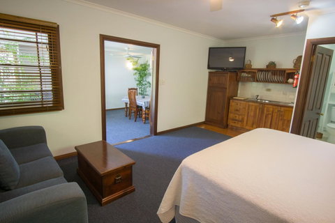 Debbie\'s Place - Goulburn Accommodation 42