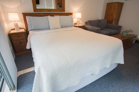 Debbie\'s Place - Goulburn Accommodation 12