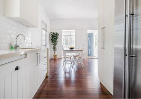 Lake Weyba Noosa Lodge & Kangaroos - Goulburn Accommodation 15