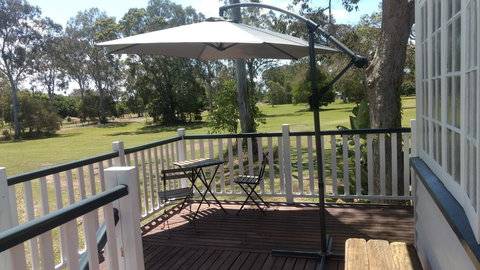 Lake Weyba Noosa Lodge & Kangaroos - Goulburn Accommodation 2