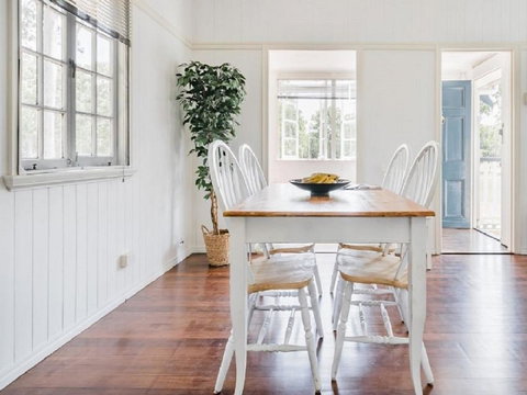 Lake Weyba Noosa Lodge & Kangaroos - Goulburn Accommodation 6