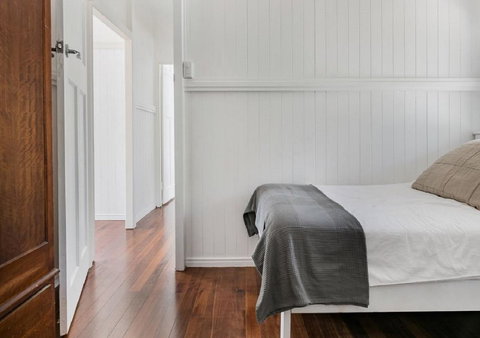 Lake Weyba Noosa Lodge & Kangaroos - Goulburn Accommodation 11