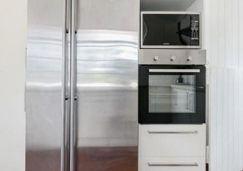 Lake Weyba Noosa Lodge & Kangaroos - Goulburn Accommodation 14